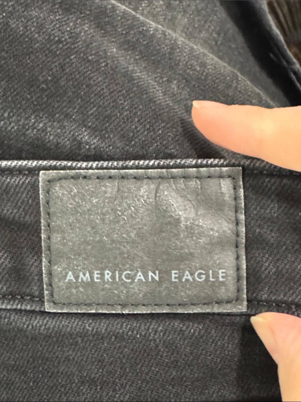 Americal Eagle Mom Raw Hem Hi-Waisted Cuffed Stretch Black Denim Shorts size 8 - Picture 8 of 11